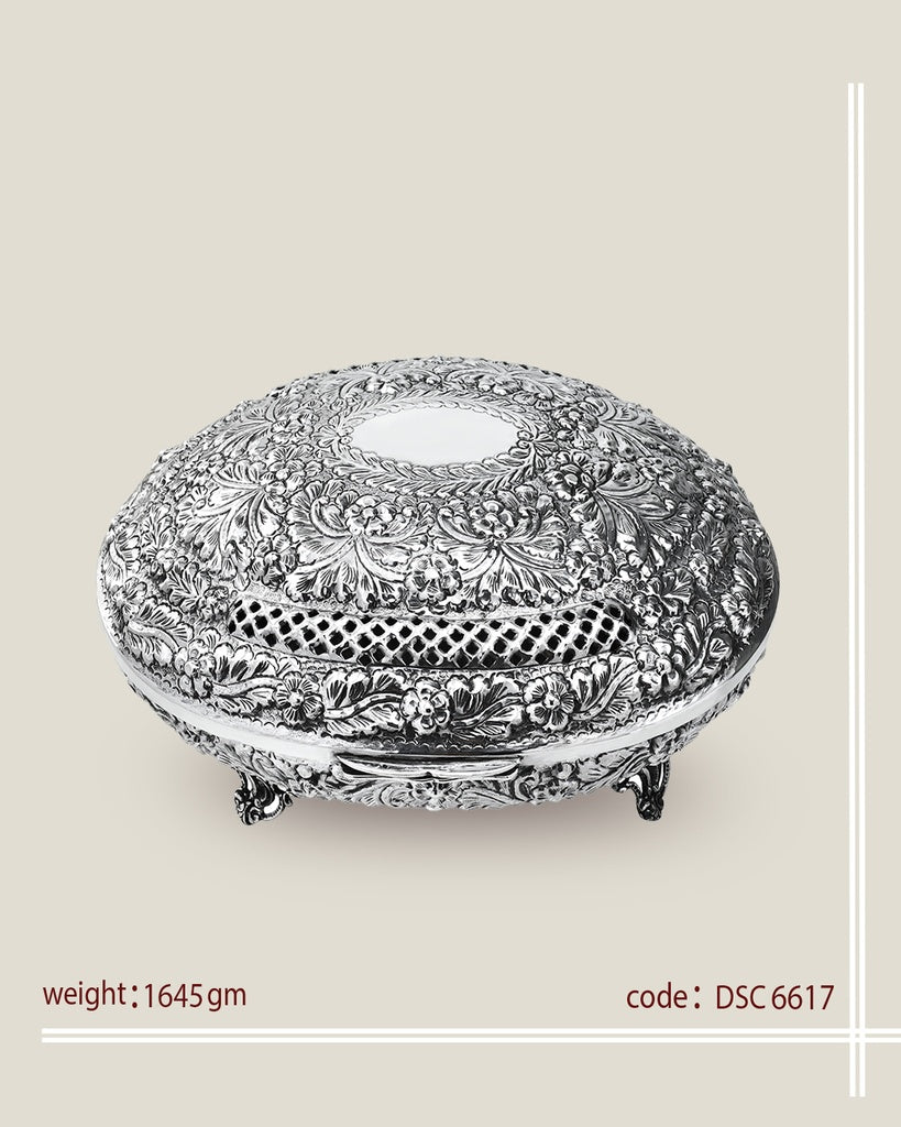 Pure Silver oval Floral Bonbonniere (DSC6617)